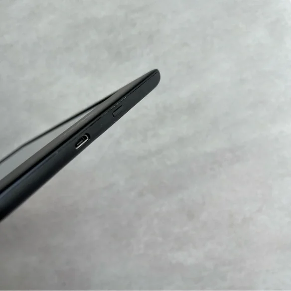 Amazon Kindle Black E-Reader 10th Gen - Picture 11 of 16